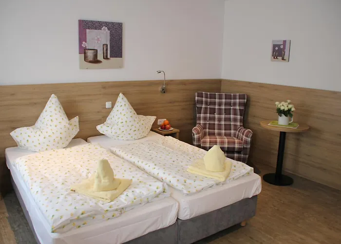 Rathausstuben Otel 2*